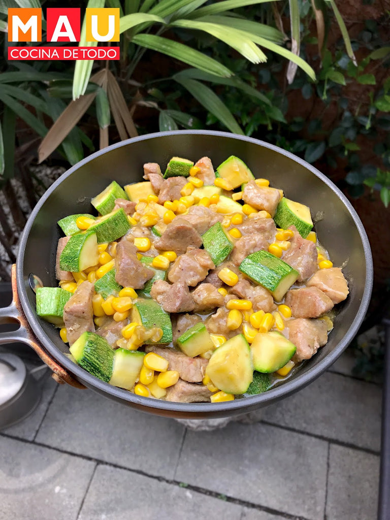 Carne de Cerdo con Calabacita y Elote en Salsa Verde
