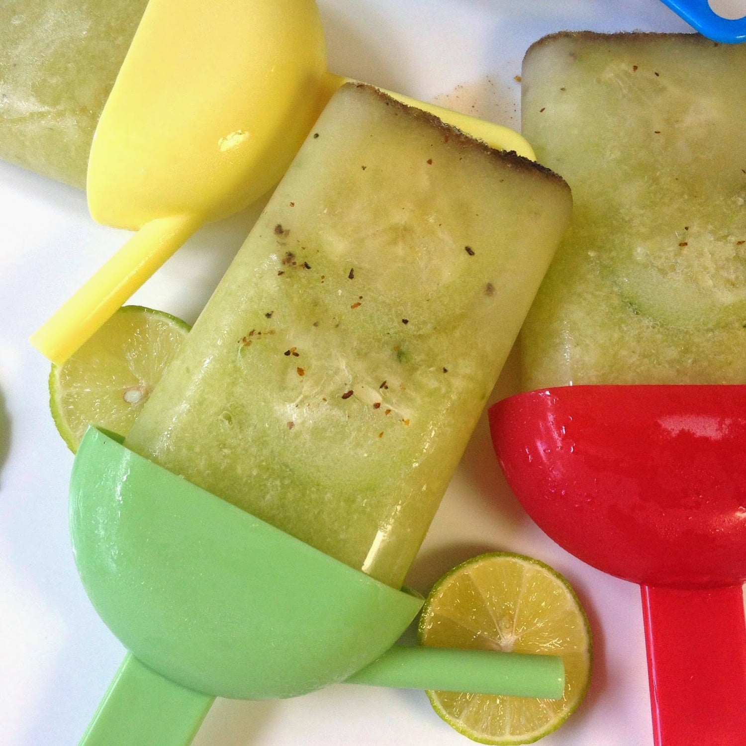 Paletas Heladas de Pepino con Chile y Limón