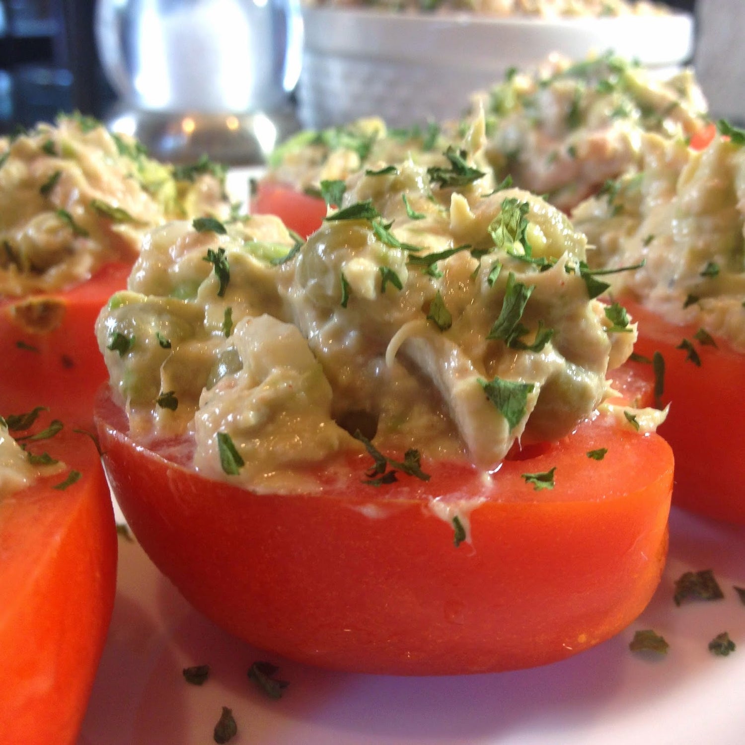 Tomates Rellenos de Ensalada de Atún