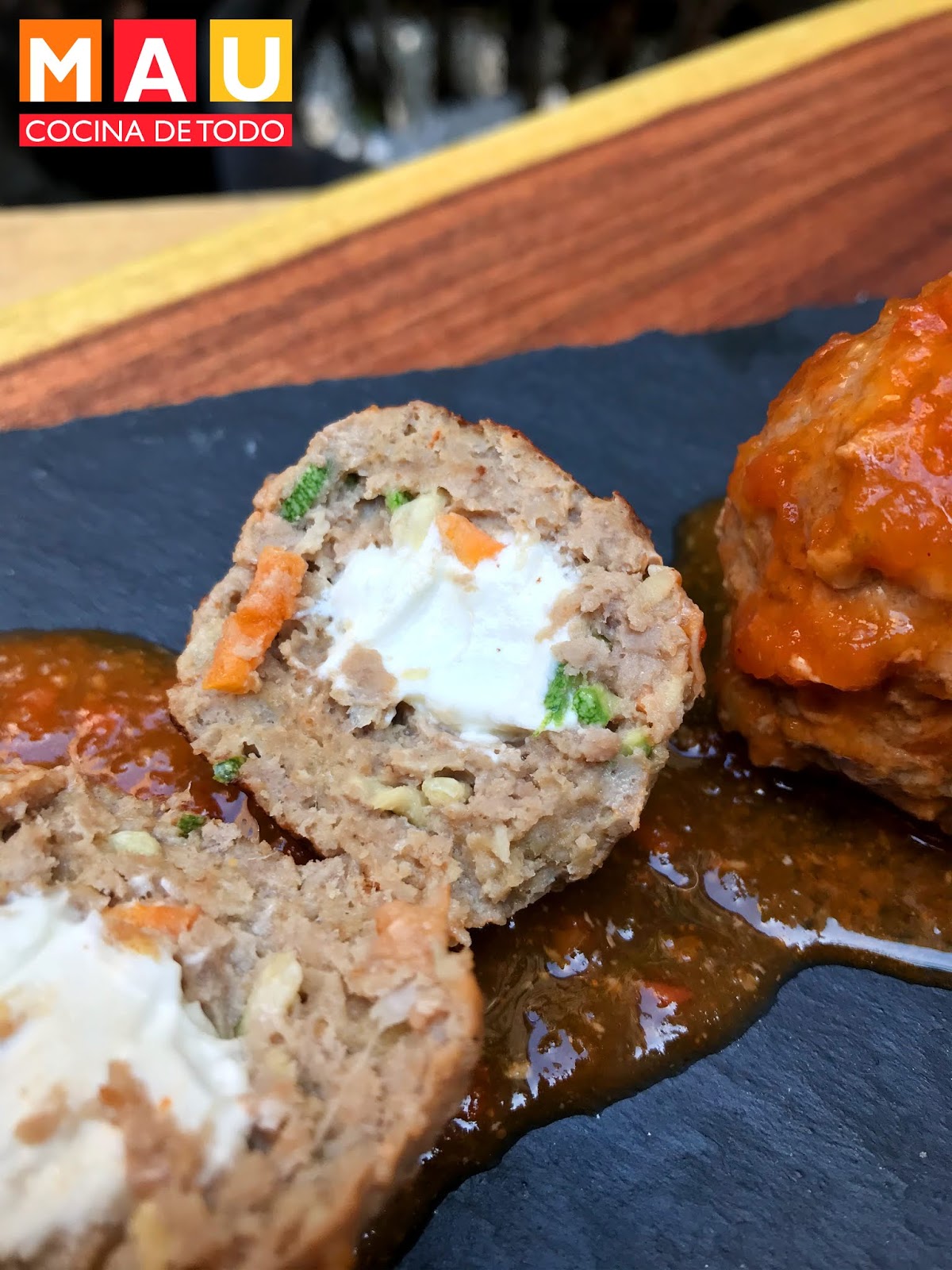 Albóndigas Rellenas de Queso Crema en Salsa de Chipotle