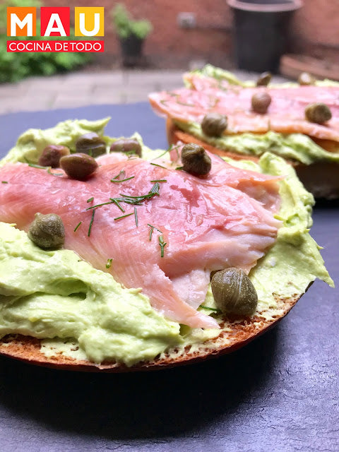 Bagels con Trucha Ahumada y Aguacate