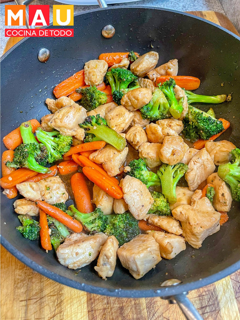 Stir Fry de Pollo con Brócoli y Zanahoria